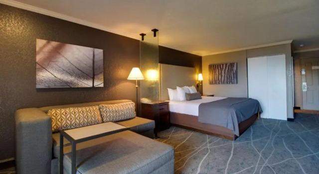 Номер Standard с балконом и с видом на озеро Best Western Harbour Pointe Lakefront