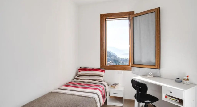 Апартаменты Bright Apartment with Balcony, Lake View & Shared Garden!