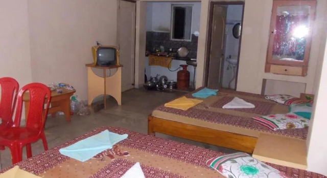 Четырёхместный номер Deluxe с балконом и с красивым видом из окна Rishaan Guest House