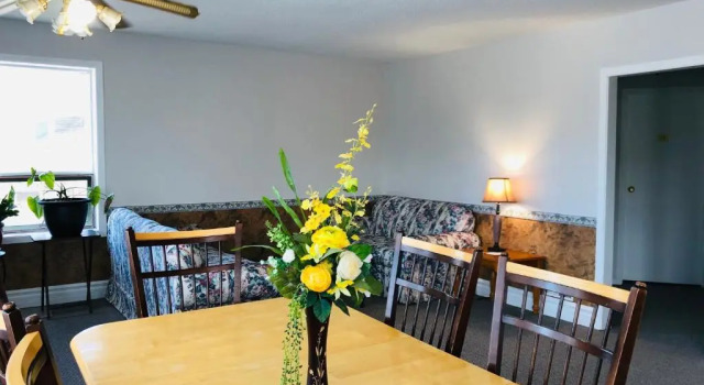 Коттедж Downtown Whitehorse 2 bedroom House