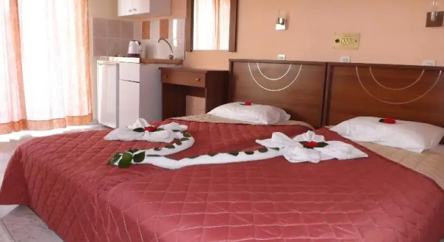 Одноместный номер Standard с балконом и с красивым видом из окна Leonidas Hotel & Studios