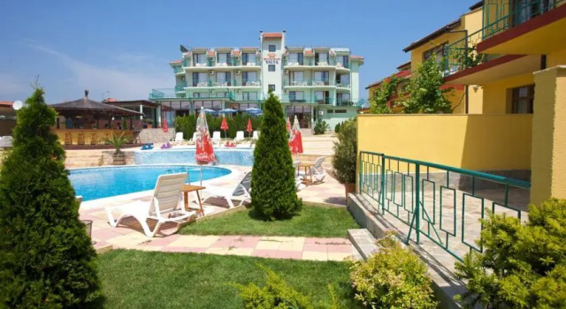 Yalta Hotel, Забронировать Отель Отели области Бургас с бассейном, Бассейн