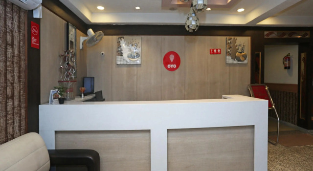 OYO Flagship 12177 Hotel Crystal Inn