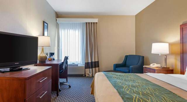 Comfort Inn Charlotte, Varaa Hotelli Charlotte Michigan