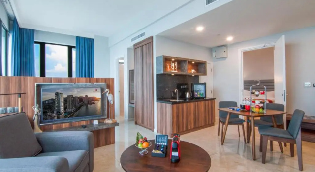 Люкс семейный с 2 комнатами Hompton Hotel by the Beach