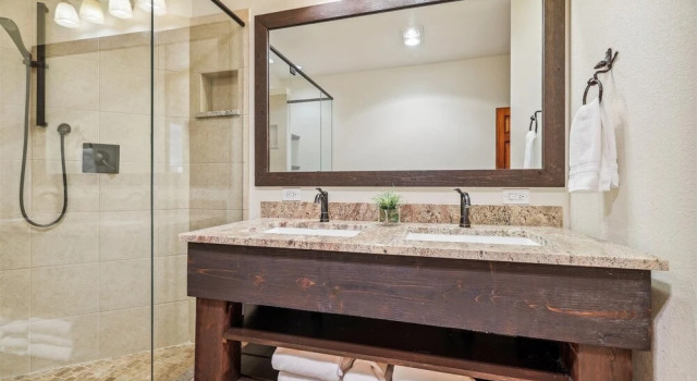 Water Dance Retreat 4 Bedroom Townhouse by RedAwning