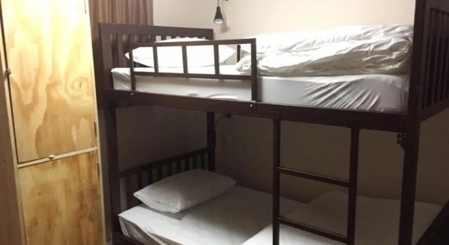Кровать в общем номере (мужской номер) Small Space Cafe and Hostel