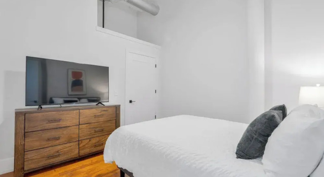 Апартаменты с 3 комнатами Landing Stylish 1BD Yoga Studio Gym