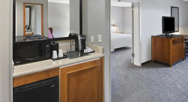 Люкс c 1 комнатой Hilton Garden Inn Jackson-Madison