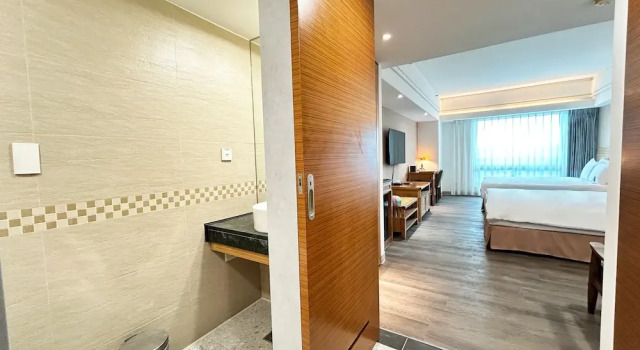 Четырёхместный номер Economy Azure Hotel