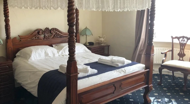 Номер Classic Dinorben Arms Hotel