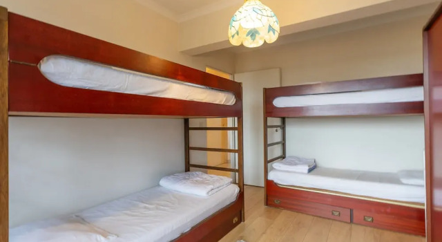 Retreat With Pool Access, Prenota Hotel Hotel a Flanders con parcheggio, Parcheggio