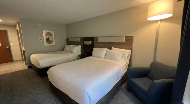 Четырёхместный номер Standard Holiday Inn Express Hotel & Suites DuBois by IHG