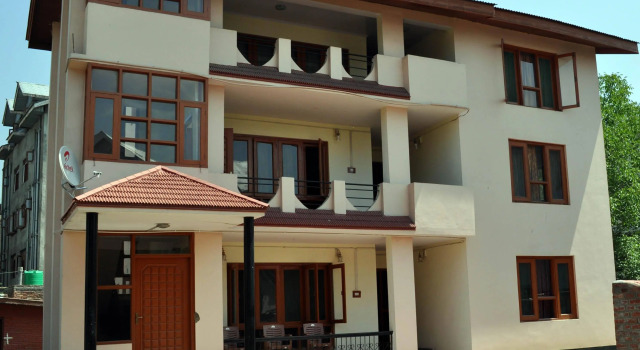 Hotel Legend Residency, Забронировать Отель Сринагар Jammu & Kashmir Ski