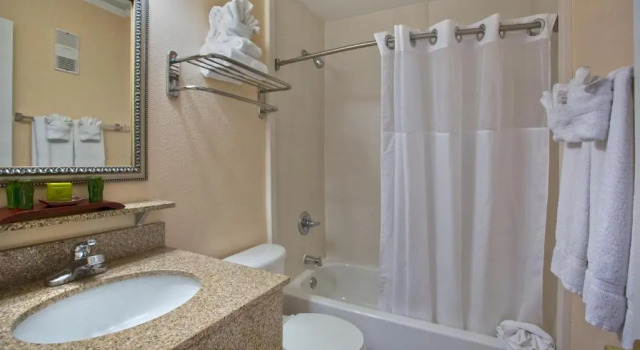 Люкс c 1 комнатой Sailport Waterfront Suites