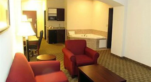 La Quinta Inn & Suites by Wyndham Oklahoma City -Yukon, Boek Hotel Hotels in Yukon met parkeren, Parkeren