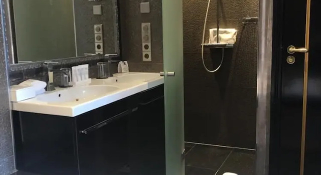 Номер Deluxe The Toren Amsterdam, by The Pavilions