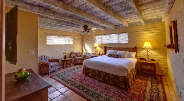 Номер Standard с балконом Hacienda del Sol Guest Ranch Resort