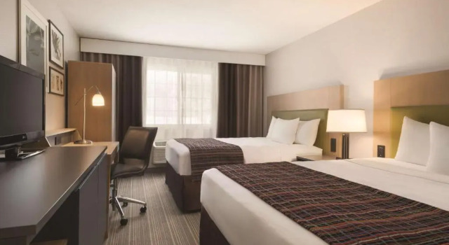 Четырёхместный номер Standard Country Inn & Suites by Radisson, Grand Rapids, MN
