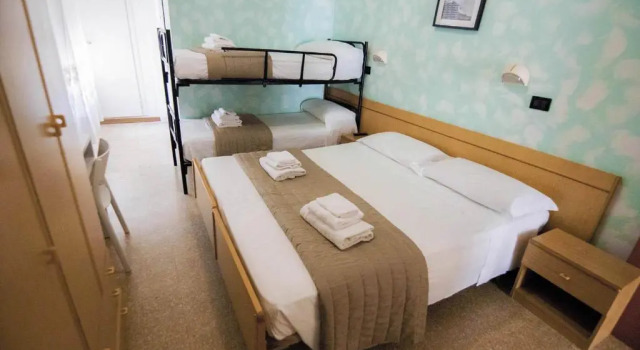 Четырёхместный номер Standard Hotel Enna Rimini