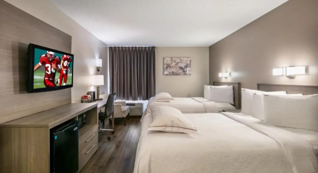 Четырёхместный номер Premium Red Roof Inn PLUS+ Boston - Logan