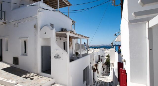 Студия Madres Houses