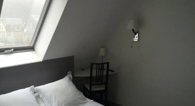 Auberge Le Cantou - Hôtel Roche, Réserver Auberge de jeunesse Orcival Volcans d'Auvergne