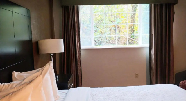 Номер Standard Best Western Plus Parkway Inn