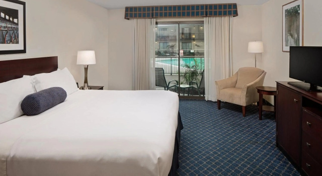 Holiday Inn Boxborough (I-495 EXIT 28), Varaa Hotelli Hotellit New England uima-altaalla, Uima-allas