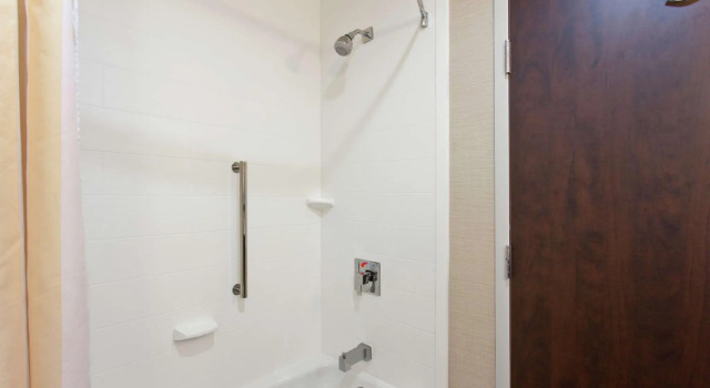Четырёхместный номер Standard Hilton Garden Inn Victoria