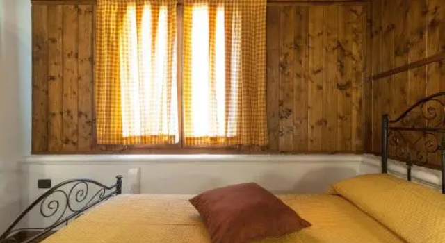 Isernia Pool Chalet, Book Chalet Villas in Taviano, Villa
