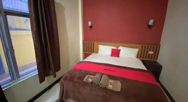RedDoorz Plus Syariah @ Jalan Syiah Kuala Banda Aceh, Rezerwuj Hotel Banda Aceh Sumatra