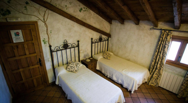 Casa Rural La Graja, Varaa Lomakeskus Hotellit Madridin maakunta pysäköinnillä, Pysäköinti