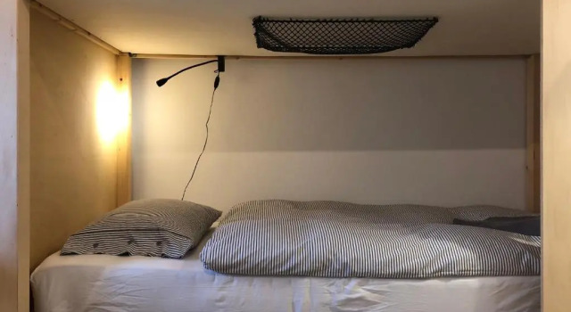Кровать в общем номере Hostel do Mar