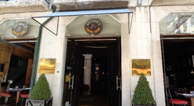 Browns Boutique Hotel, Забронировать Бутик-отель Санта-Мария-Майор Лиссабон, рядом с Концертный зал Coliseu dos Recreios
