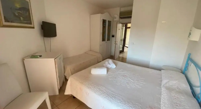 Трёхместный номер Standard с балконом Palau City Hotel