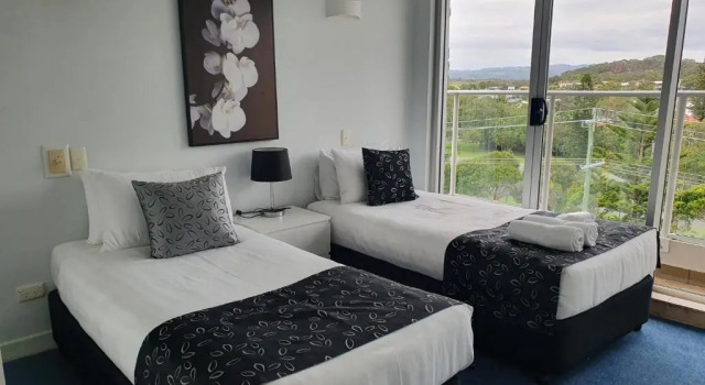 Апартаменты с 2 комнатами с частичным видом на океан Pacific Surf Absolute Beachfront Apartments