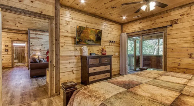 Ern822 - Smoky Oasis - Great Location, Private Indoor Heated Pool! 3 Bedroom Cabin by RedAwning
