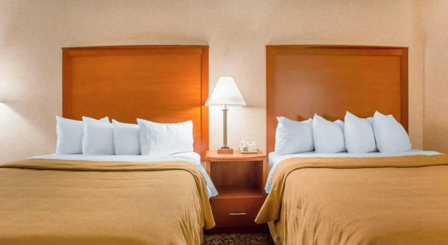 Четырёхместный номер Standard Quality Inn Stadium Area Green Bay Stadium