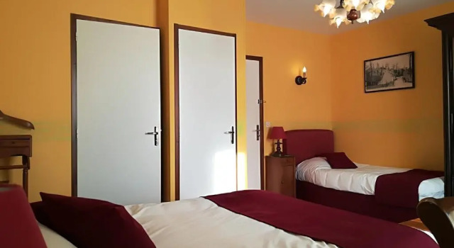 Семейный номер Standard Hostellerie Saint Martin- Logis Hôtel et Restaurant
