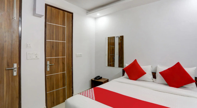 OYO 74072 Hotel Cozy Cave, Забронировать Отель Отели Нью-Дели с завтраком, Завтраки