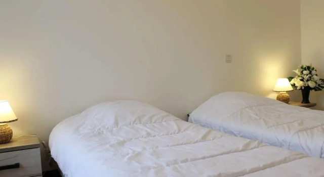Appartement Rochefort, 3 pièces, 4 personnes - FR-1-246B-462, Rezerwuj Apartament Hotele w Charente-Maritime z parkingiem, Parking