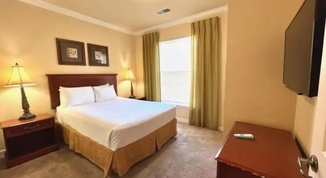 Relaxing 3 Bed Condo In Tuscana Resort 3 Bedroom Condo by RedAwning, Забронировать Курортный отель Отели Давенпорт с парковкой, Парковка