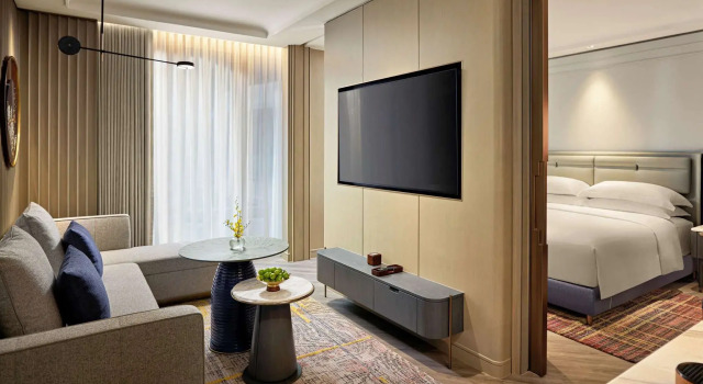 Двухместный полулюкс c 1 комнатой с балконом Fairmont Hanoi