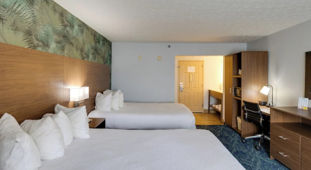 Четырёхместный номер Standard с балконом и с видом на горы Park Grove Inn