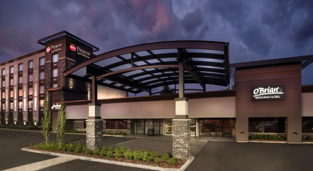 Кровать в общем номере Best Western Premier Denham Inn & Suites