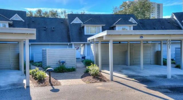 Palmetto Vacation Rentals at Kingston Plantation, Забронировать Отель Отели Миртл-Бич с парковкой, рядом с PineHills Palmetto at Myrtlewood Golf Club, Парковка
