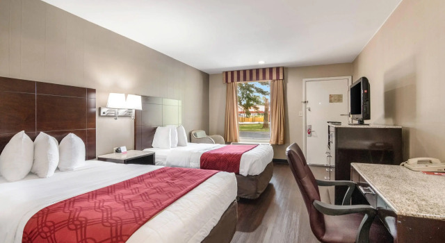 Четырёхместный номер Standard Econo Lodge Pocomoke City Hwy 13
