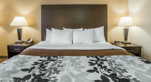Кровать в общем номере Sleep Inn Provo near University