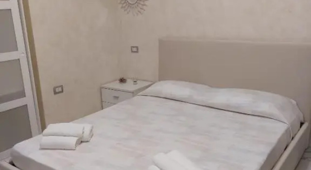 Home Sweet Home 64, Buchen Sie Ferienwohnung Plebiscito Neapel